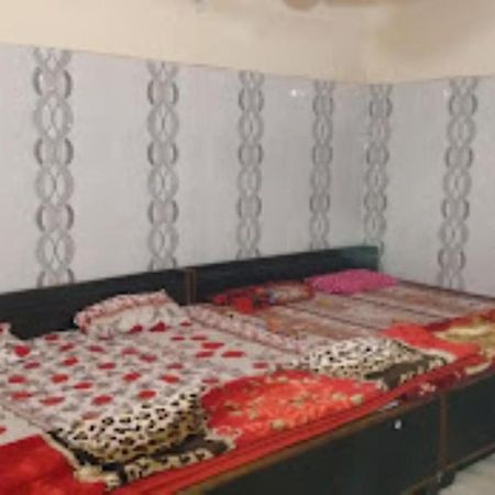 Maatu Shri Comfort Stay-Guest House Mathura Esterno foto