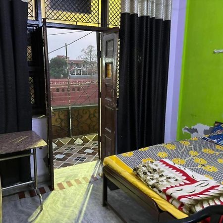 Maatu Shri Comfort Stay-Guest House Mathura Esterno foto
