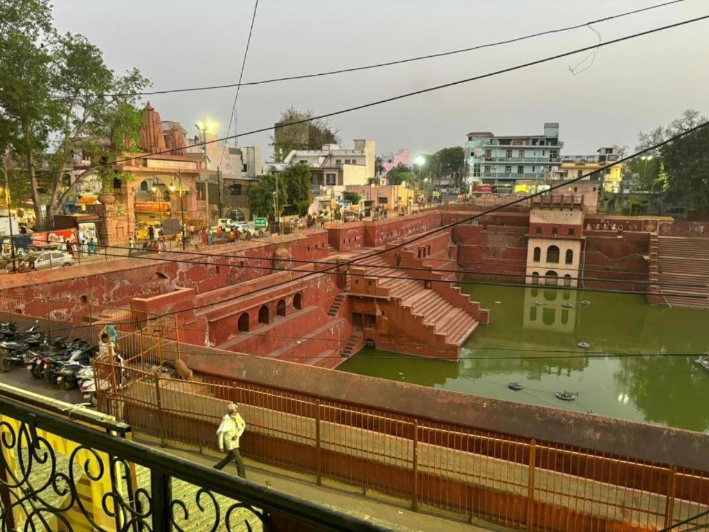 Maatu Shri Comfort Stay-Guest House Mathura Esterno foto