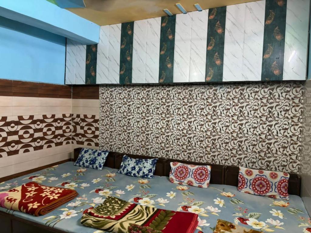 Maatu Shri Comfort Stay-Guest House Mathura Esterno foto